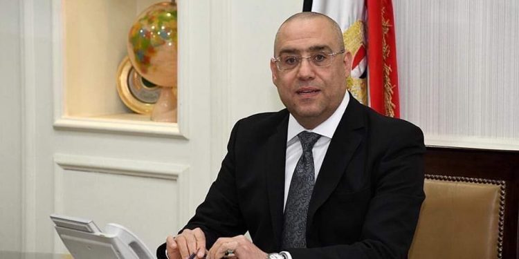 بيان صادر عن وزارة الإسكان والمرافق والمجتمعات العمرانية:  وزير الإسكان: الأحد المقبل.. تسليم قطع أراضي الإسكان المتوسط بعدة مناطق بمدينة قنا الجديدة