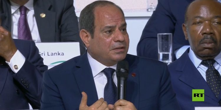 إلا أنا.. السيسي يتحدث “بالعامية” خلال قمة عالمية.. ويؤكد: رؤساء مصر أطلقوا وعودا ولم ينفذوها