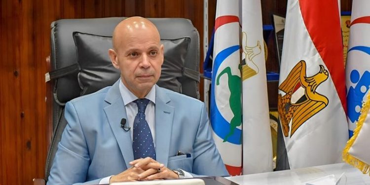 وكيل الصحة بالشرقية يؤدي واجب العزاء في وفاة الصيدلانية مروة أحمد بمنزل أسرتها