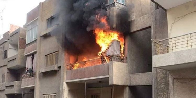 السيطرة على 3 حرائق نشبت بأماكن متفرقة بالجيزة