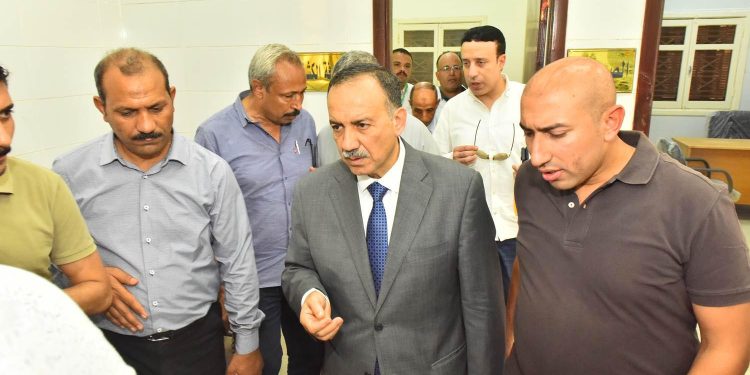 محافظ أسيوط يتفقد مجمع الخدمات الزراعية بقرية الزرابي بأبوتيج