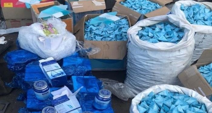 ضبط سيارة محملة بكمية من مستحضرات التجميل مجهولة المصدر بالغردقة