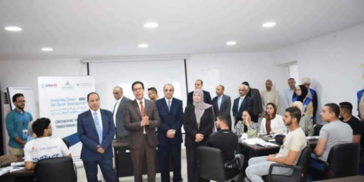 رئيس جامعة بنها يتفقد سير العملية التعليمية والمراكز والوحدات بكلية الهندسة بشبرا