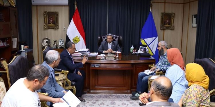 محافظ دمياط يطالب بسرعة الانتهاء من مشروعات البنية التحتية