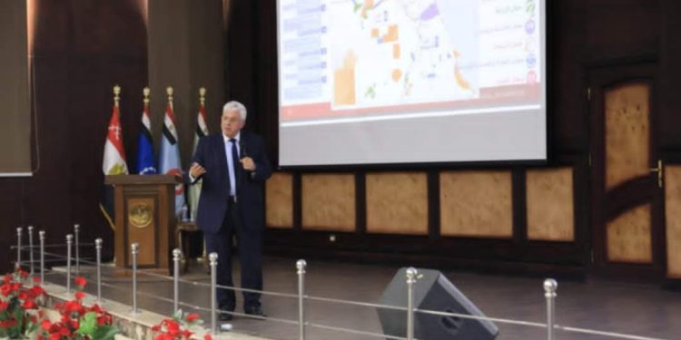 وزير التعليم العالى يلقى محاضرة بكلية القادة والأركان