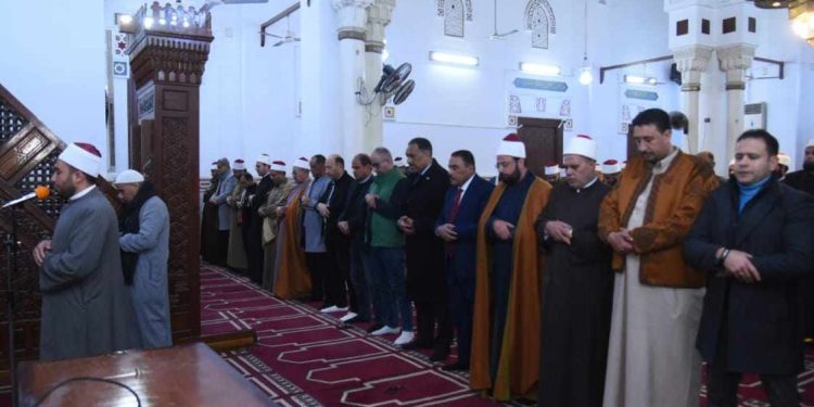 محافظ مطروح يشهد الاحتفال بليلة النصف من شعبان بمسجد العوام بمرسى مطروح