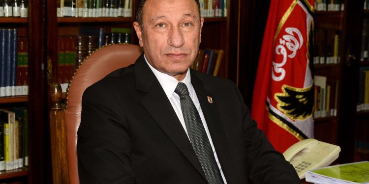 الخطيب يهنئ لاعبات الأهلي بالكرة الطائرة بعد الفوز بالسوبر المصري