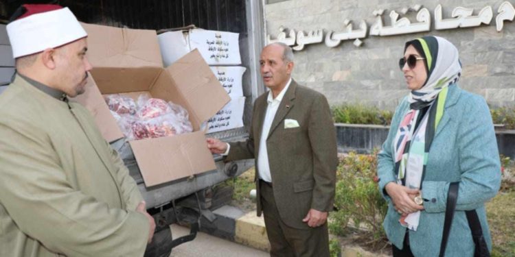 سكرتير عام بني سويف يشهد استلام 850 كجم لحوم من صكوك الأوقاف لدعم مبادرة المجلس القومي للمرأة (مطبخ المصرية)