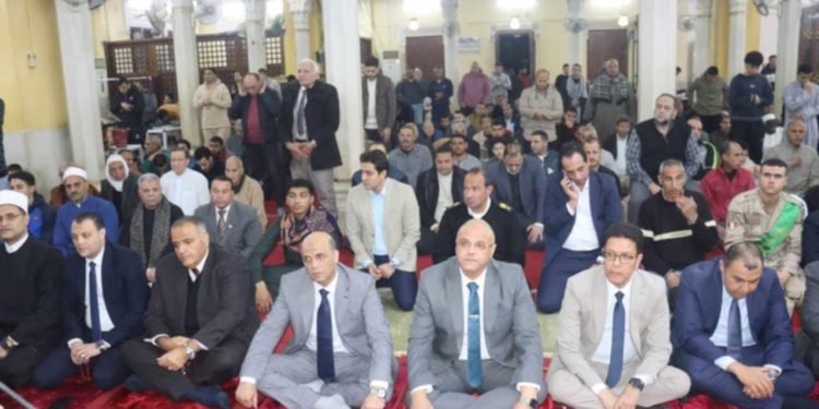 محافظ القليوبية ومدير الأمن يشهدان احتفالية الأوقاف بذكرى العاشر من رمضان بمسجد ناصر ببنها