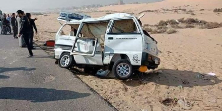 إصابة 5 أشخاص في حادث انقلاب سيارة بأكتوبر