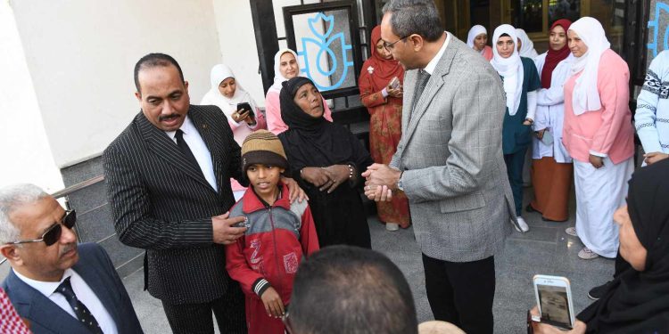 محافظ قنا يفتتح مركز طب الأسرة بقرية جراجوس
