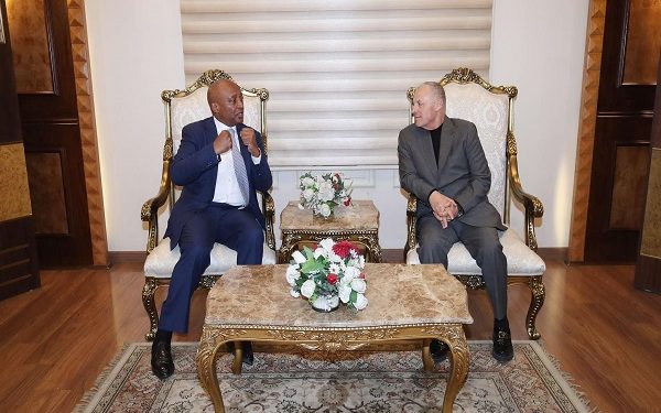 أبو ريدة يحظى بدعم عمومية كاف للفوز بمقعد مجلس فيفا