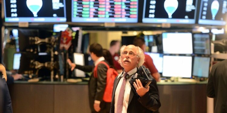 مؤشر “ستاندرد أند بورز 500” يفقد أكثر من نصف المكاسب مؤشرات اقتصادية