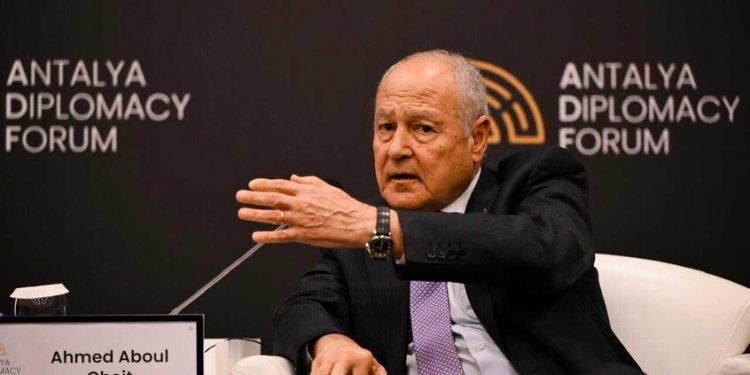 أعرب الأمين العام لجامعة الدول العربية أحمد أبو الغيط دعم المدعي العام للمحكمة الجنائية الدولية