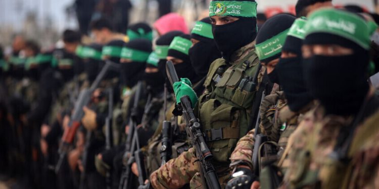ماكرون يدعو لـ”إقصاء” حماس و “إصلاح” السلطة الفلسطينية