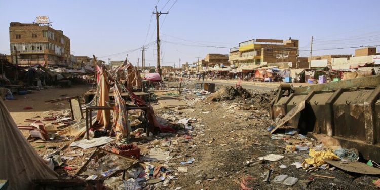 أفادت وكالة الشؤون الإنسانية التابعة للأمم المتحدة يوم الاثنين بأن أكثر من 300 مدني قُتلوا خلال يومين من القتال العنيف بإقليم دارفور المضطرب في السودان