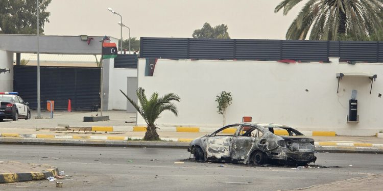 أعربت تونس عن قلقها العميق إزاء التطورات الأمنية الخطيرة في العاصمة الليبية طرابلس وما تمثله من تداعيات جسيمة