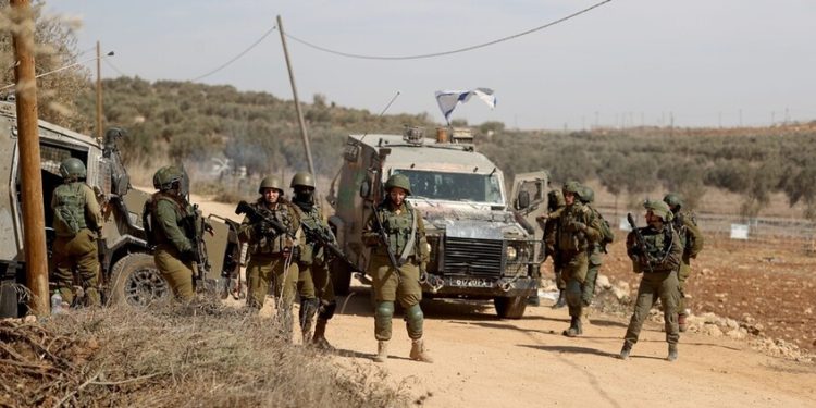 الضفة الغربية.. القوات الإسرائيلية تطلق النار على فلسطيني بدعوى محاولته تنفيذ عملية طعن