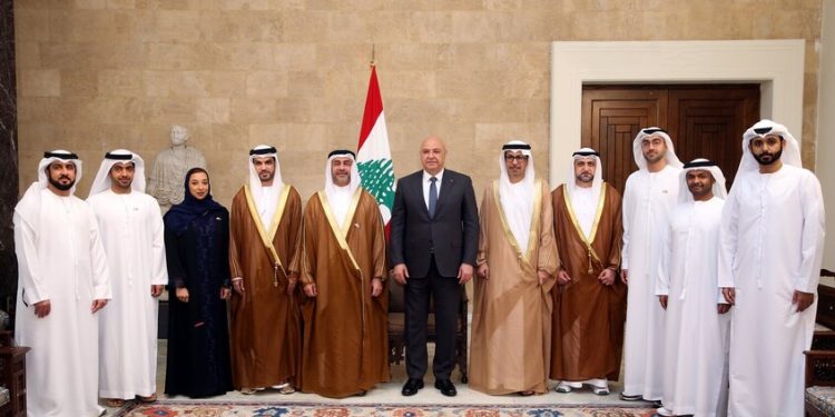 بعد انقطاع 4 سنوات.. وصول أول طائرة إماراتية إلى مطار بيروت